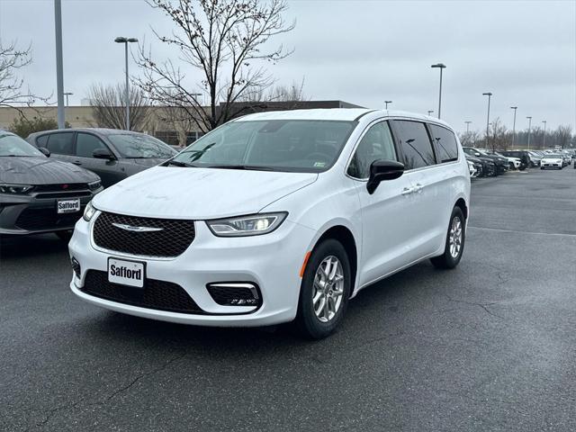 new 2024 Chrysler Pacifica car, priced at $43,802