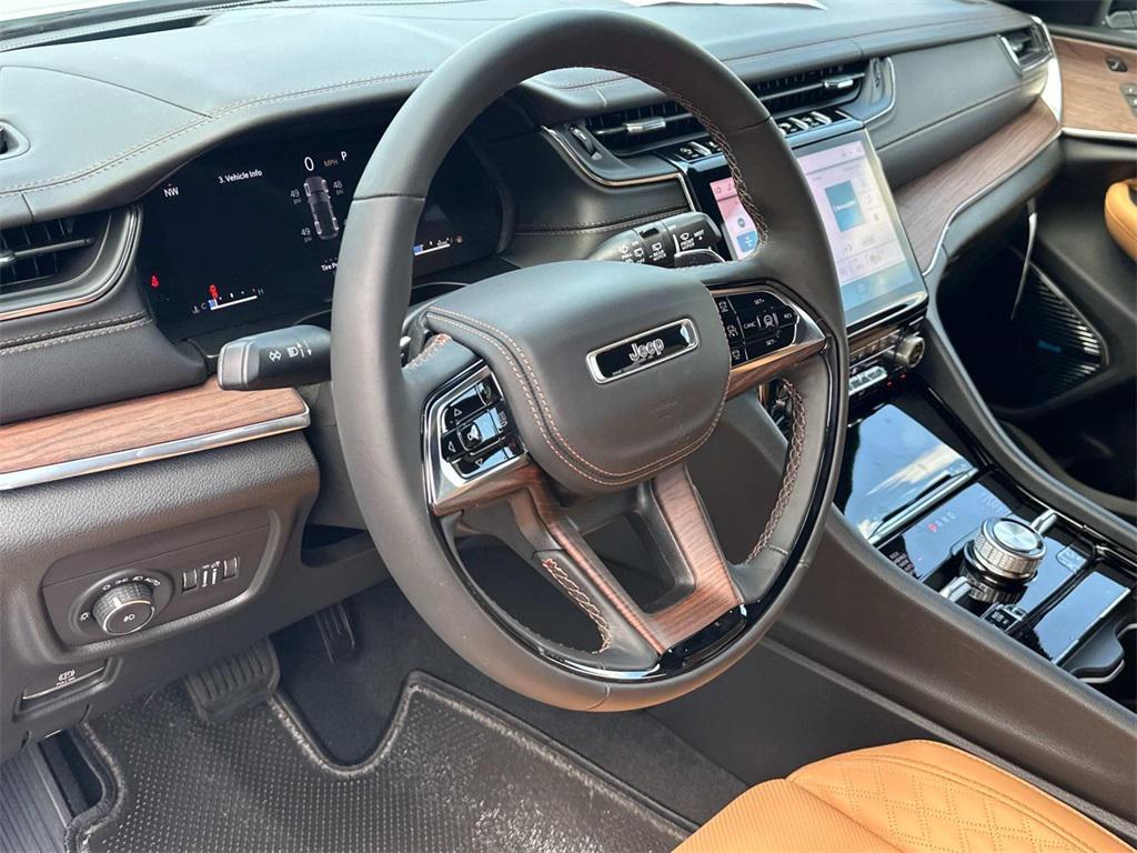 new 2025 Jeep Grand Cherokee car, priced at $59,755