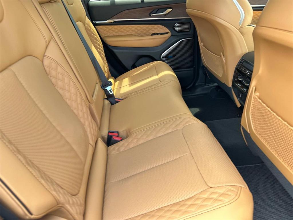new 2025 Jeep Grand Cherokee car, priced at $59,755