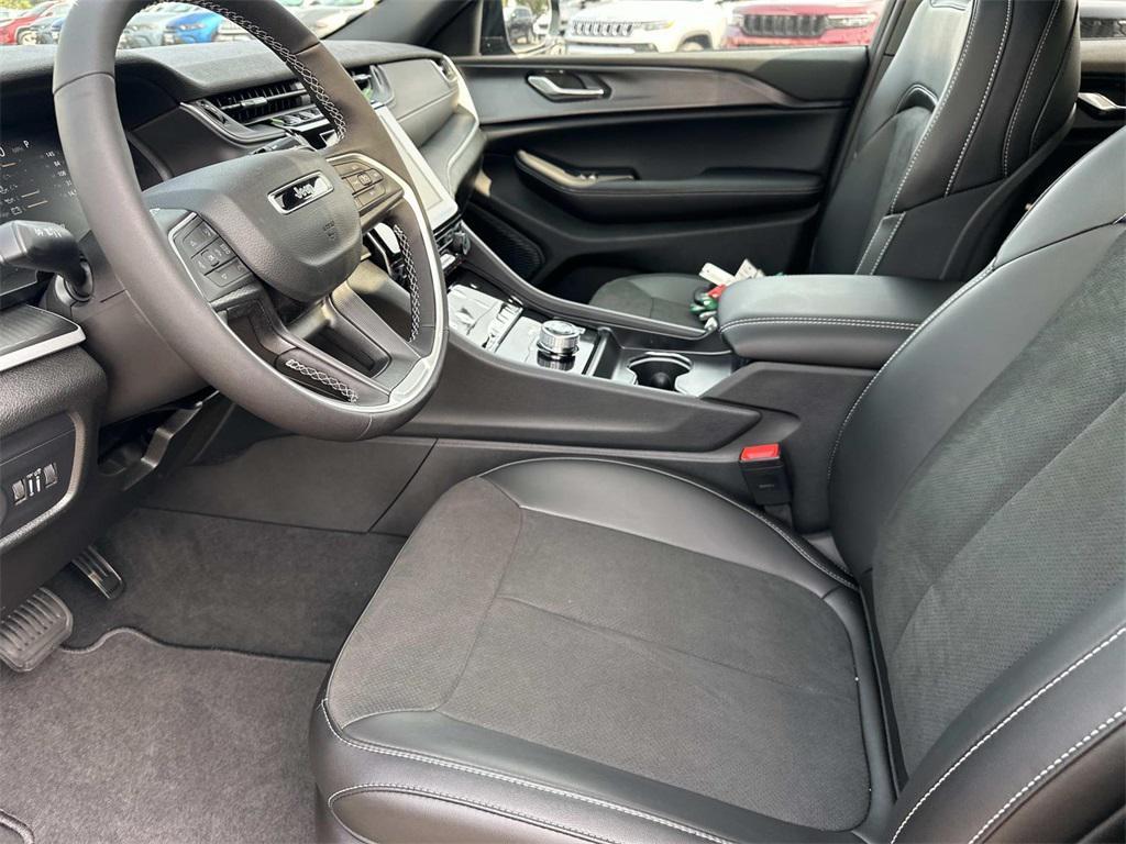 new 2025 Jeep Grand Cherokee car, priced at $38,335