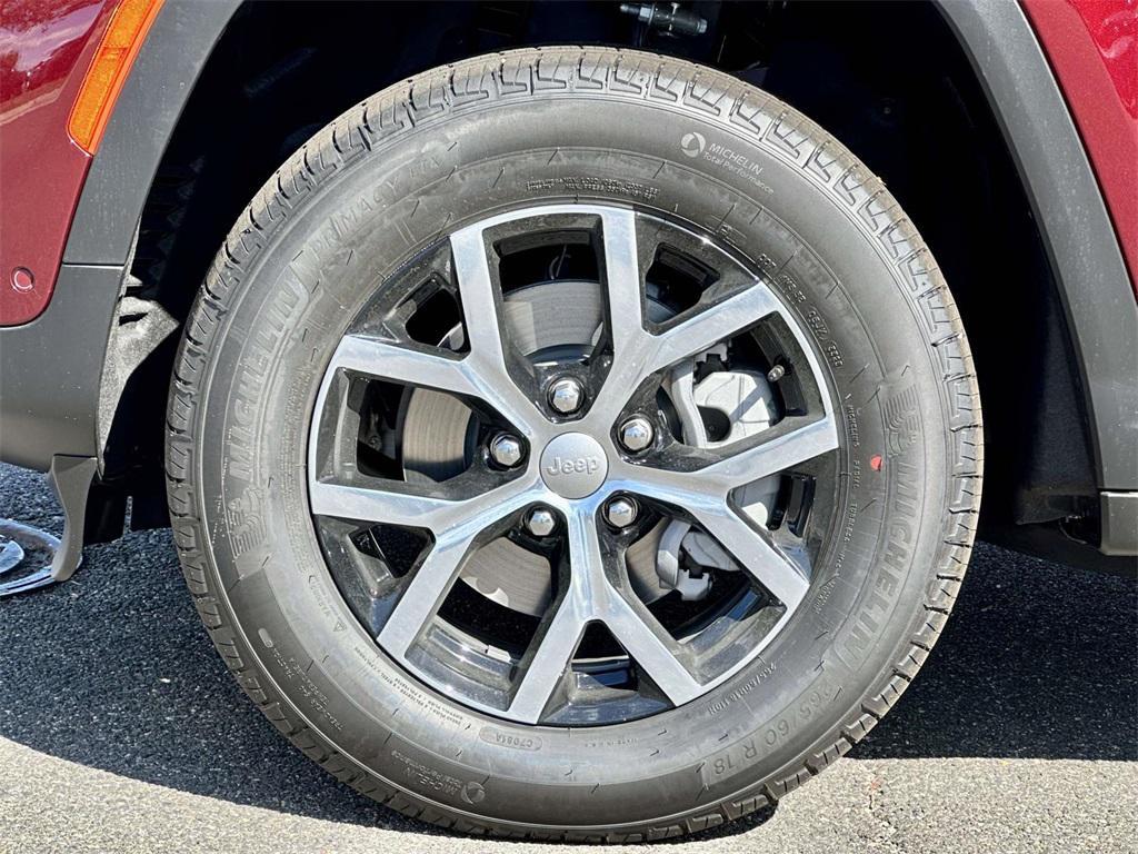new 2025 Jeep Grand Cherokee car, priced at $43,015