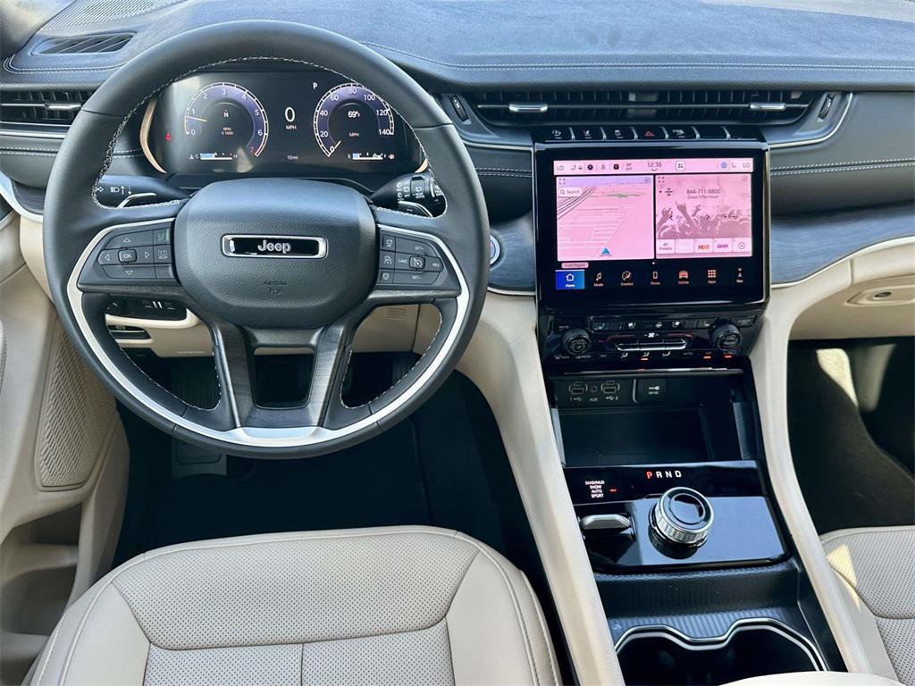 new 2025 Jeep Grand Cherokee car, priced at $43,015