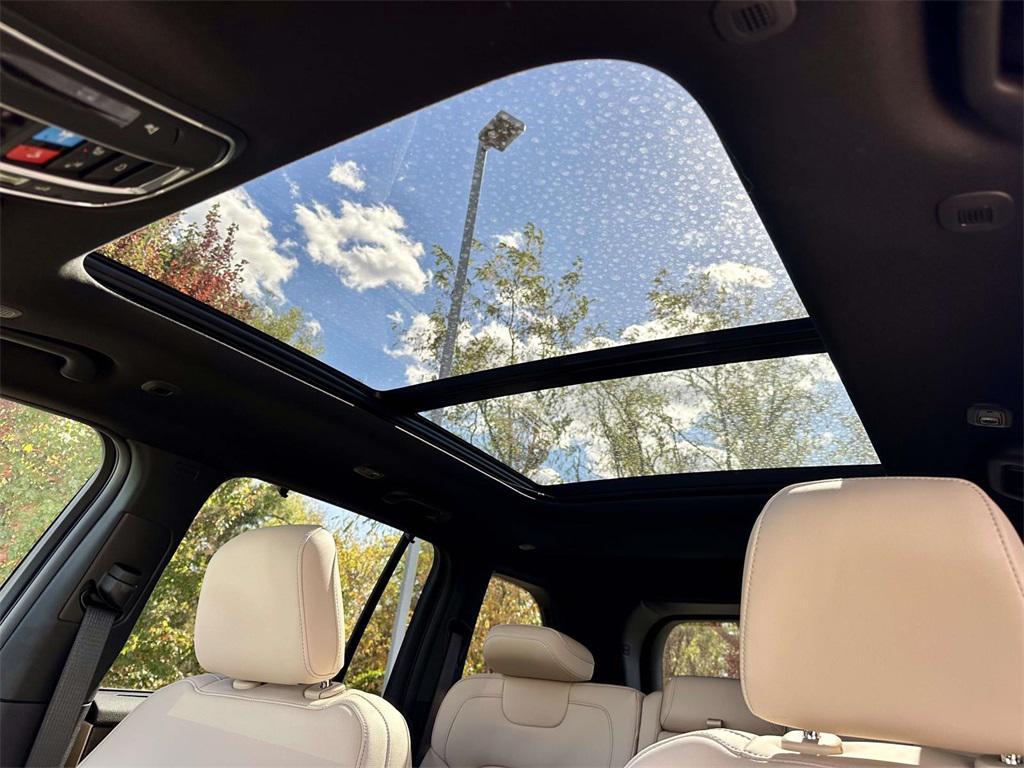 new 2025 Jeep Grand Cherokee car, priced at $43,015