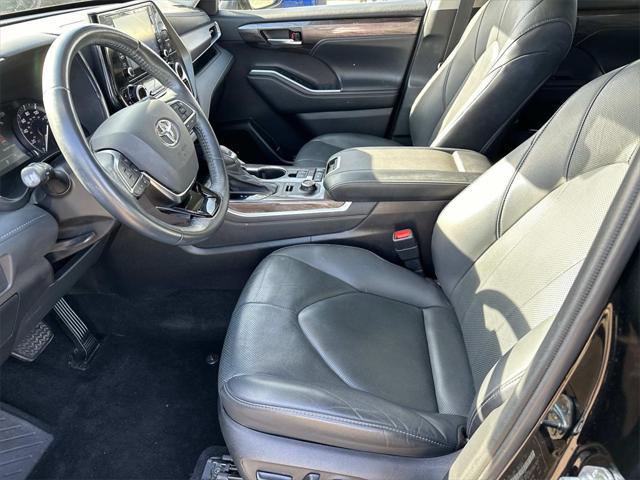 used 2021 Toyota Highlander car, priced at $36,500