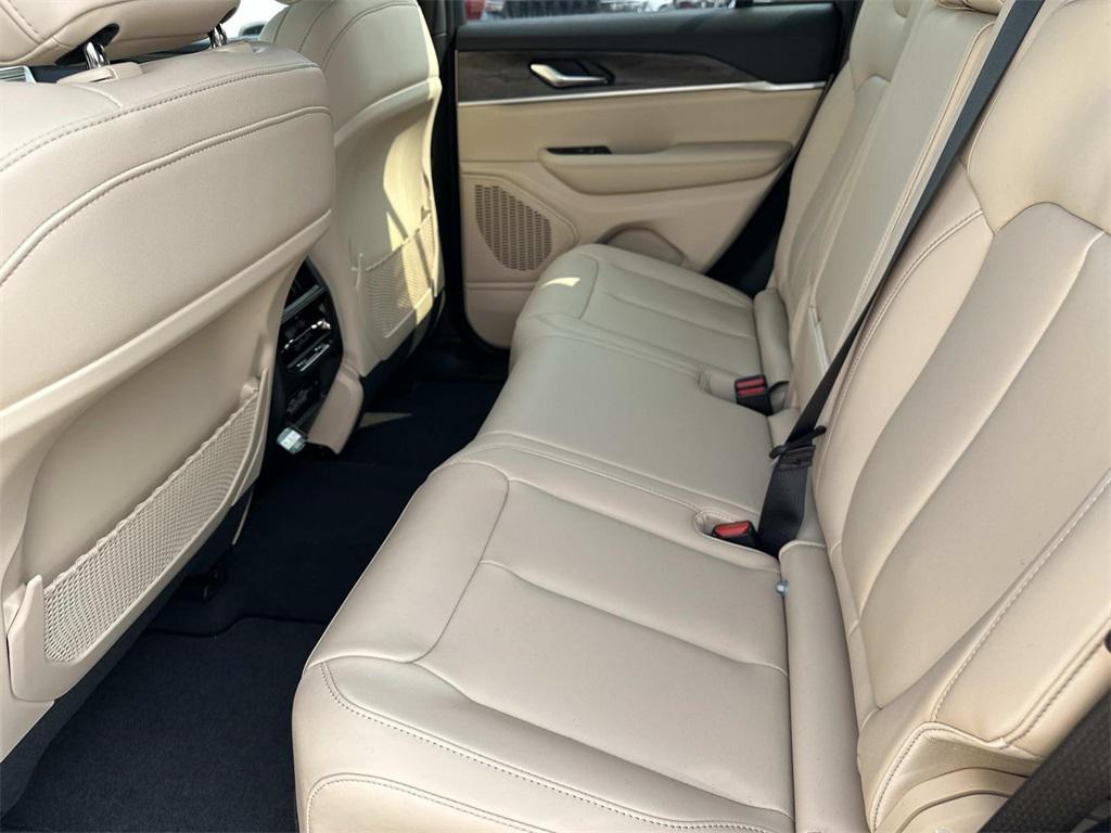 new 2025 Jeep Grand Cherokee car, priced at $40,955