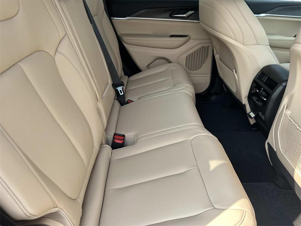 new 2025 Jeep Grand Cherokee car, priced at $40,955