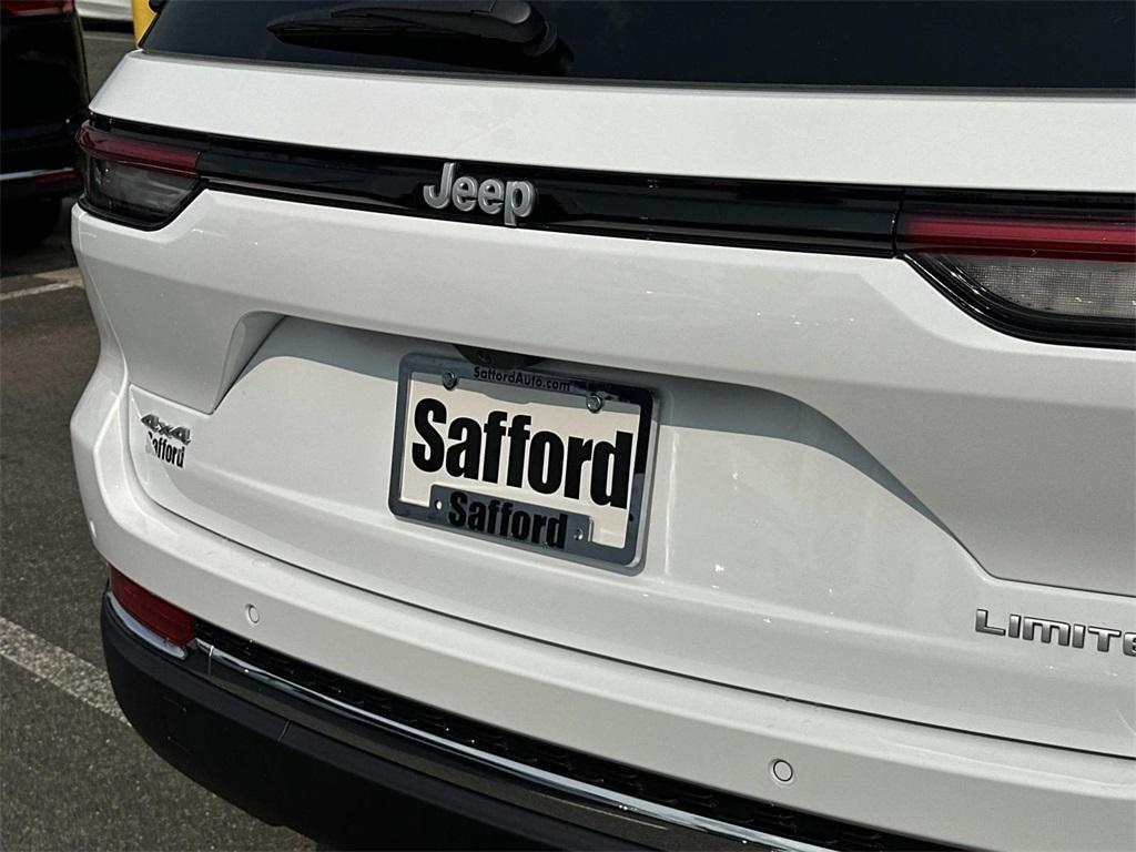 new 2025 Jeep Grand Cherokee car, priced at $40,955