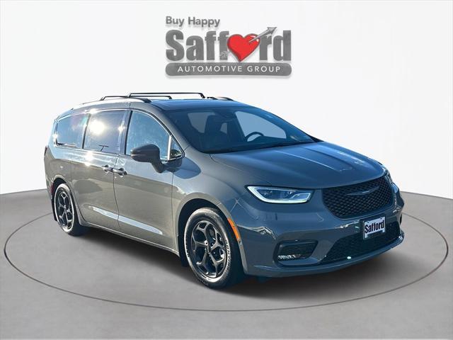 used 2021 Chrysler Pacifica Hybrid car, priced at $27,000