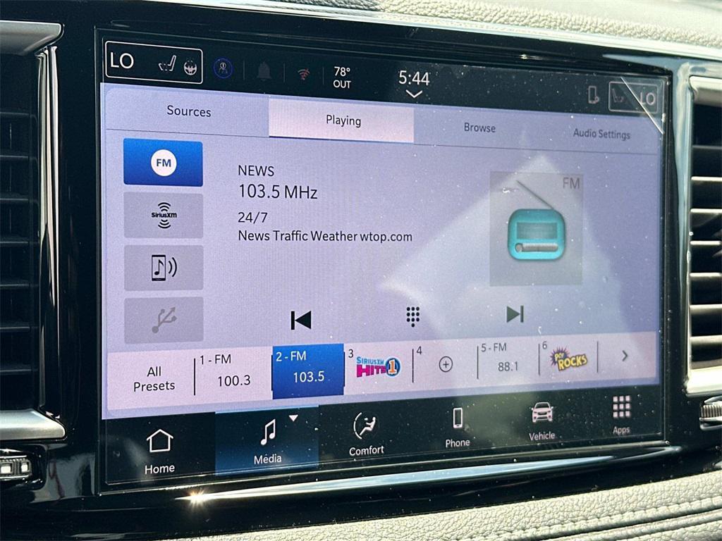 new 2025 Chrysler Pacifica car, priced at $36,005