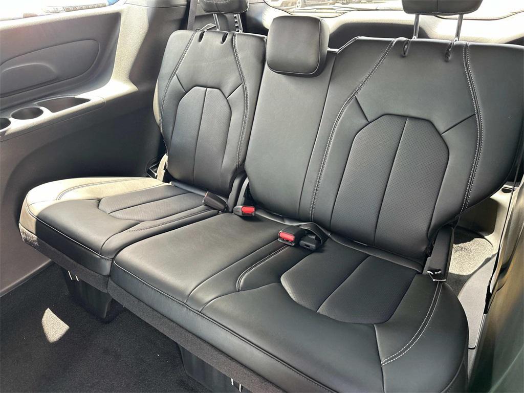 new 2025 Chrysler Pacifica car, priced at $36,005