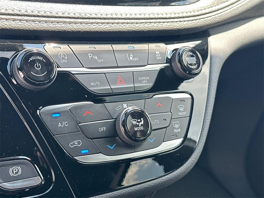 new 2025 Chrysler Pacifica car, priced at $36,005