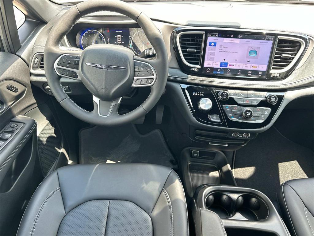 new 2025 Chrysler Pacifica car, priced at $36,005