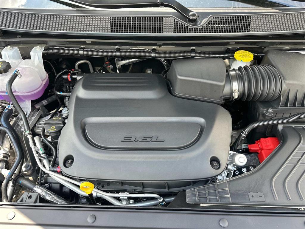new 2025 Chrysler Pacifica car, priced at $36,005