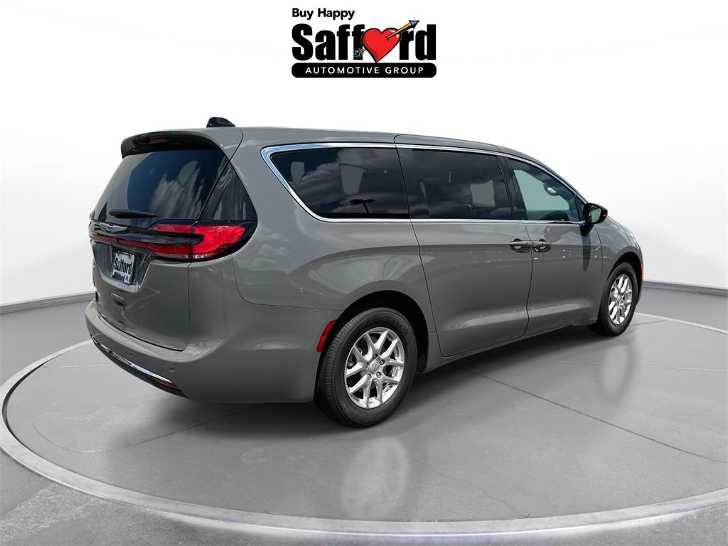 new 2025 Chrysler Pacifica car, priced at $36,005