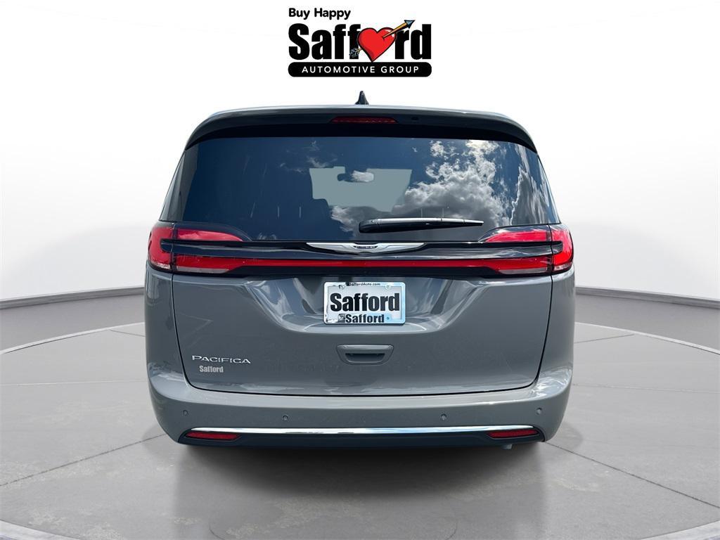 new 2025 Chrysler Pacifica car, priced at $36,005