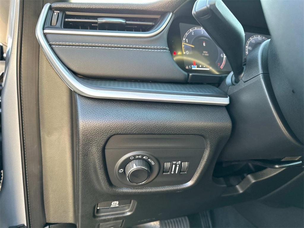 new 2025 Jeep Grand Cherokee car, priced at $38,325