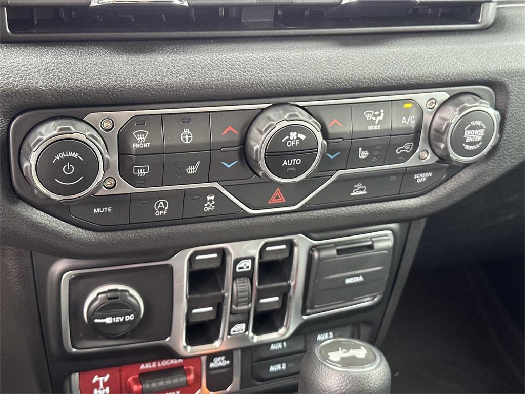 new 2025 Jeep Wrangler car, priced at $43,405