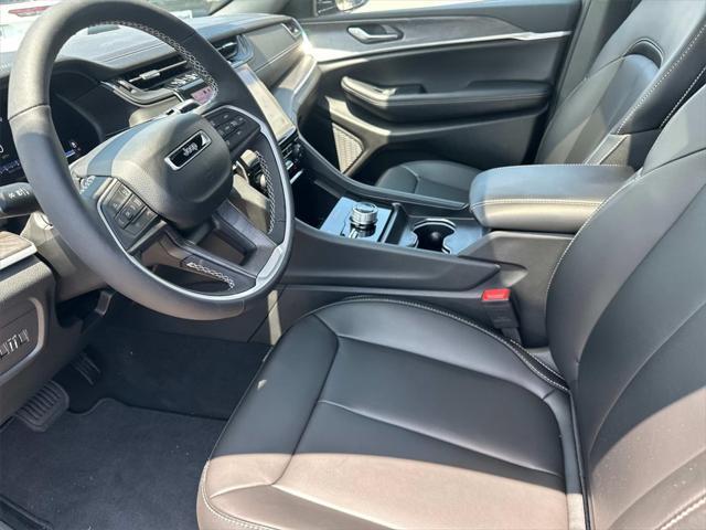 new 2025 Jeep Grand Cherokee car, priced at $42,142
