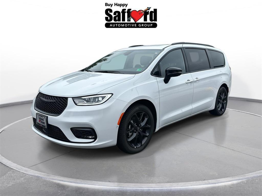 new 2025 Chrysler Pacifica car, priced at $42,255