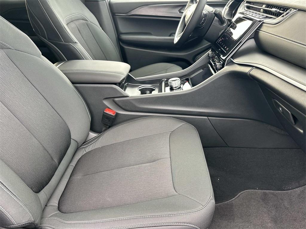 new 2025 Jeep Grand Cherokee car, priced at $35,755