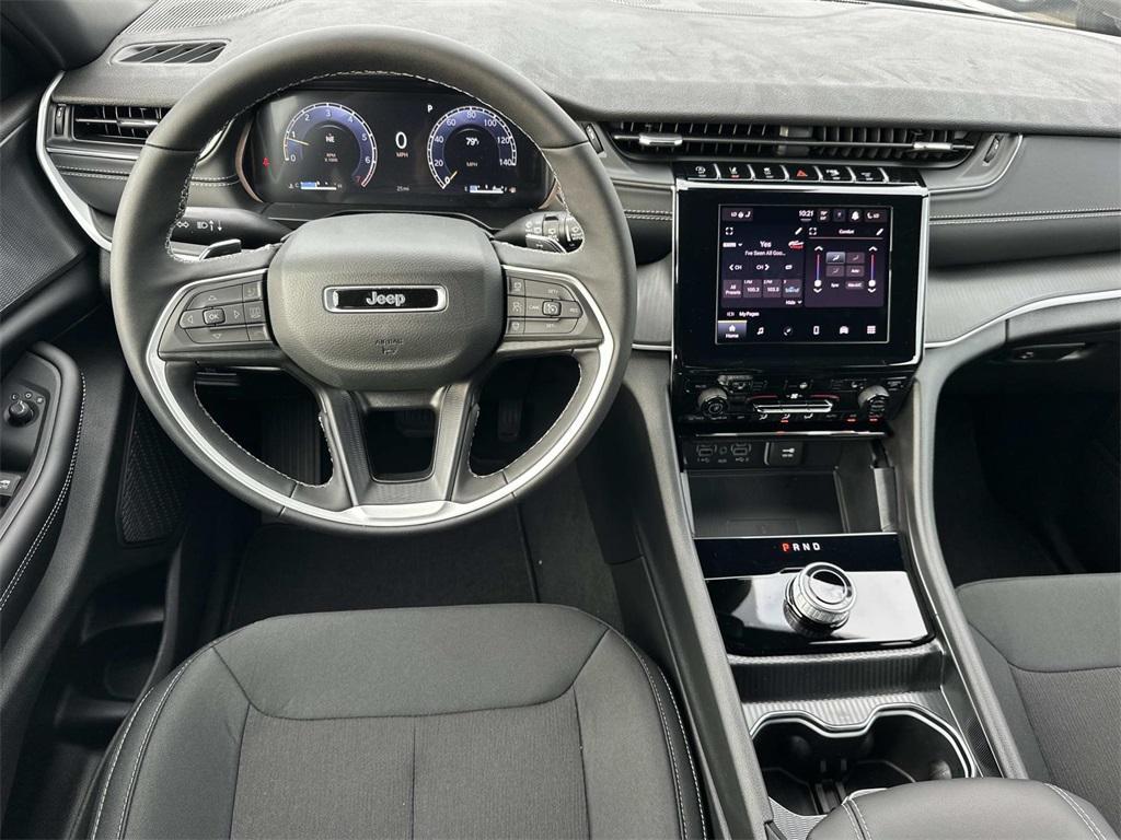 new 2025 Jeep Grand Cherokee car, priced at $35,755