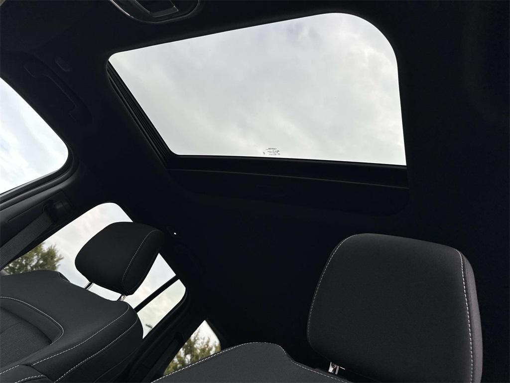 new 2025 Jeep Grand Cherokee car, priced at $35,755