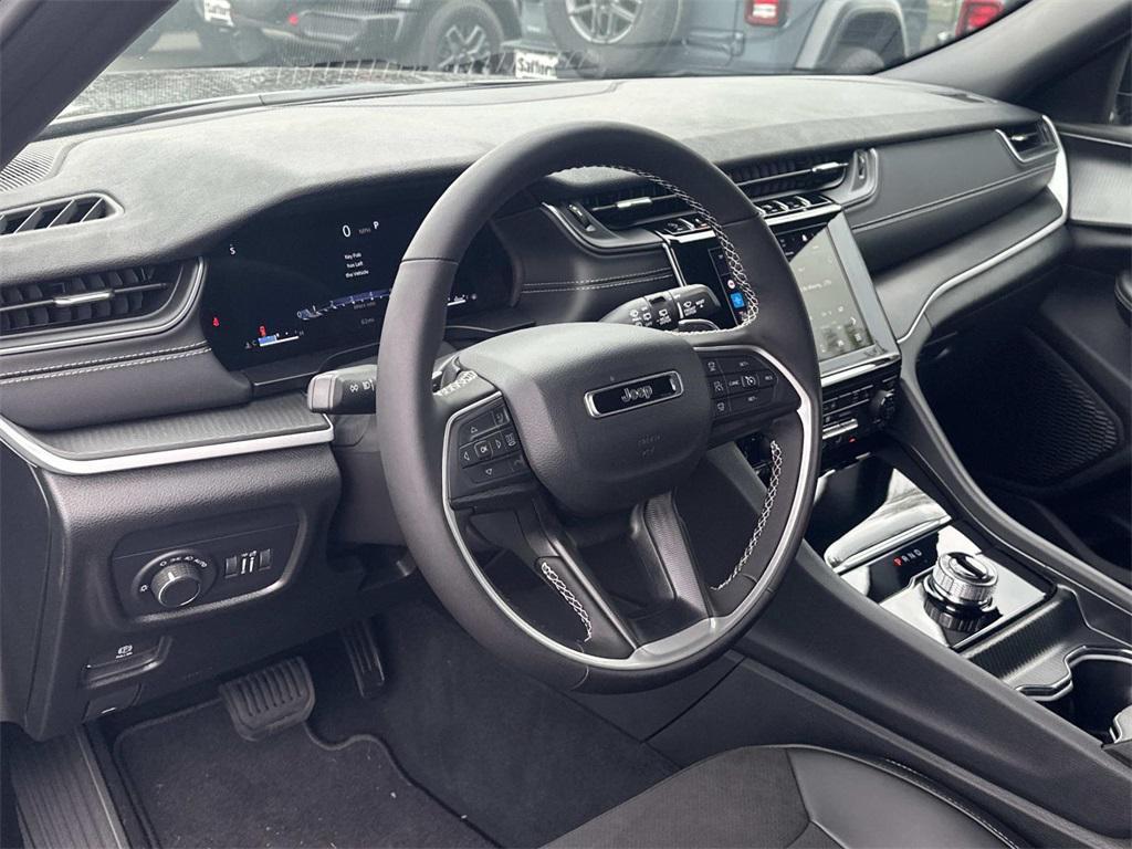 new 2025 Jeep Grand Cherokee car, priced at $38,231