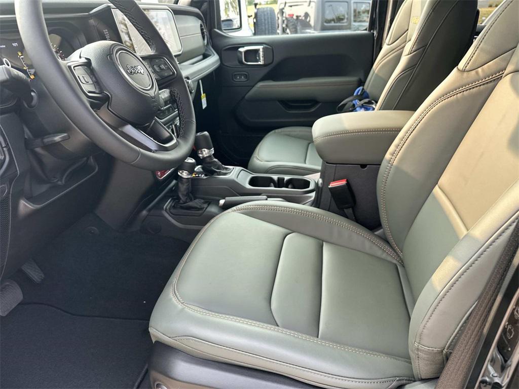 new 2025 Jeep Gladiator car, priced at $52,405