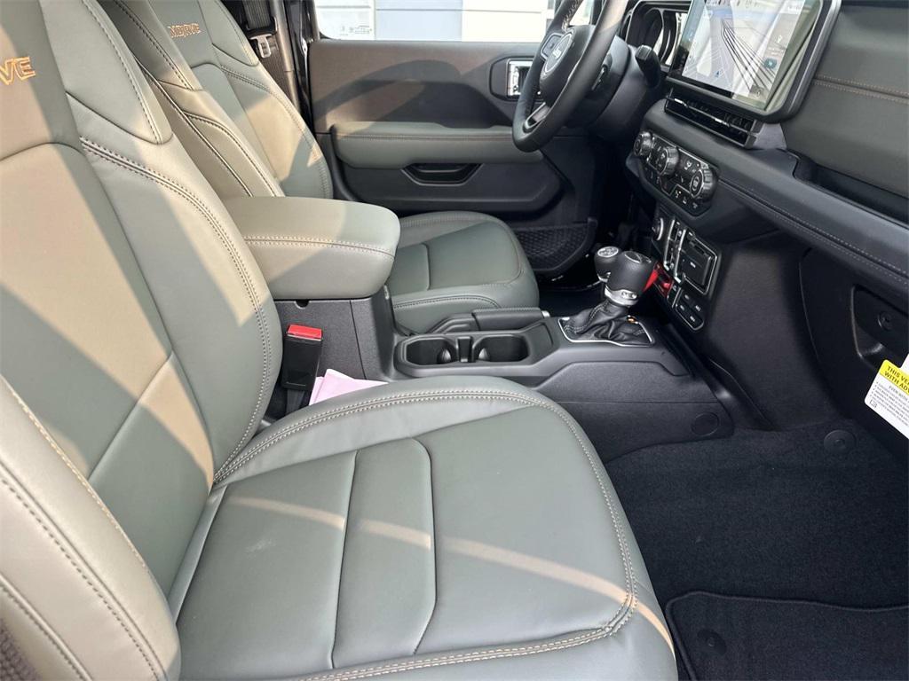 new 2025 Jeep Gladiator car, priced at $52,405