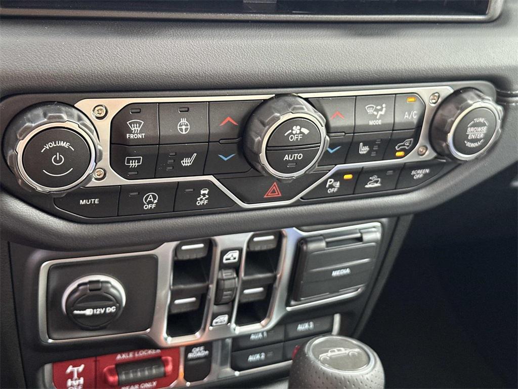 new 2025 Jeep Gladiator car, priced at $52,405