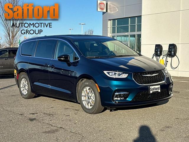 new 2025 Chrysler Pacifica car, priced at $38,725