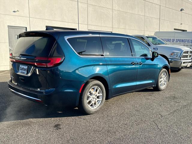 new 2025 Chrysler Pacifica car, priced at $38,725