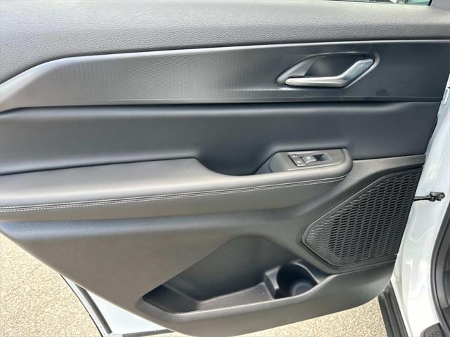 new 2025 Jeep Grand Cherokee L car, priced at $43,004