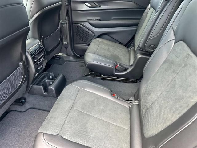 new 2025 Jeep Grand Cherokee L car, priced at $43,004