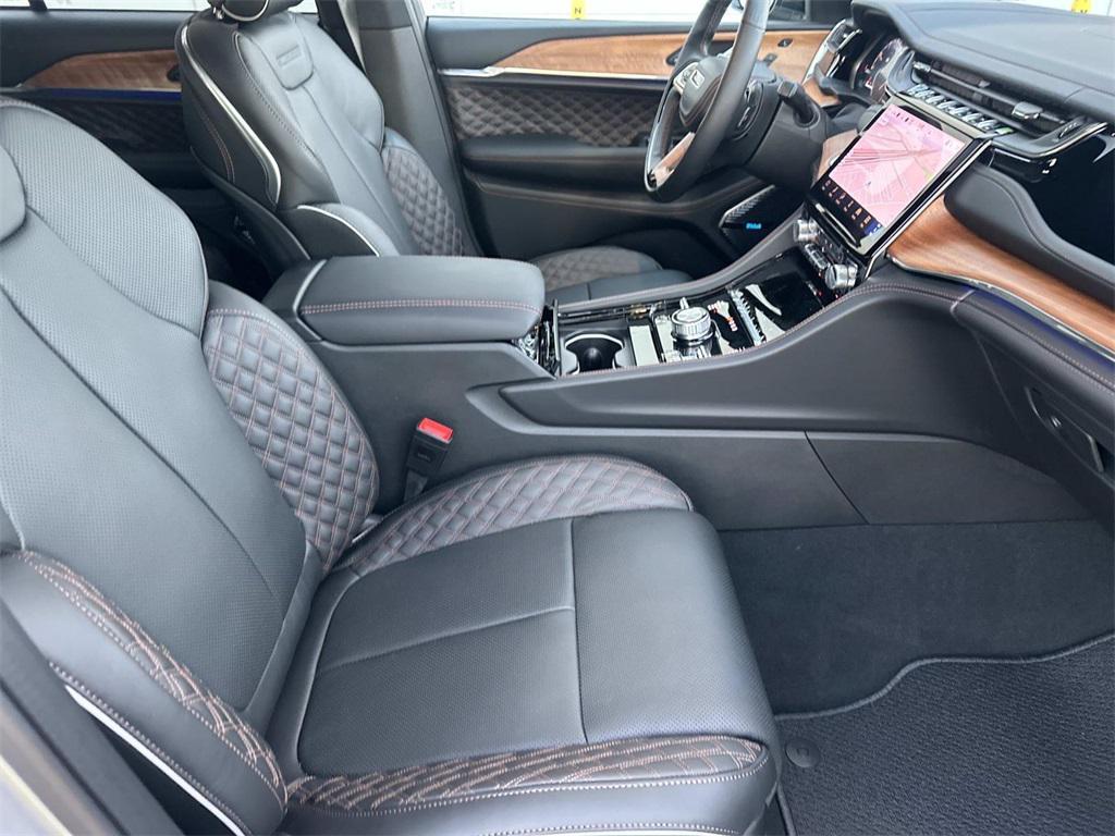 new 2025 Jeep Grand Cherokee car, priced at $58,332