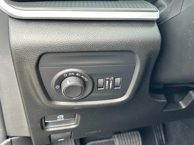 new 2025 Jeep Grand Cherokee car, priced at $37,883