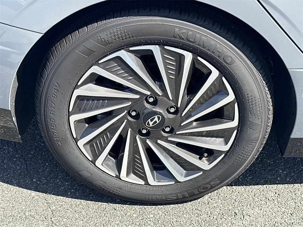 used 2025 Hyundai Sonata Hybrid car, priced at $33,400