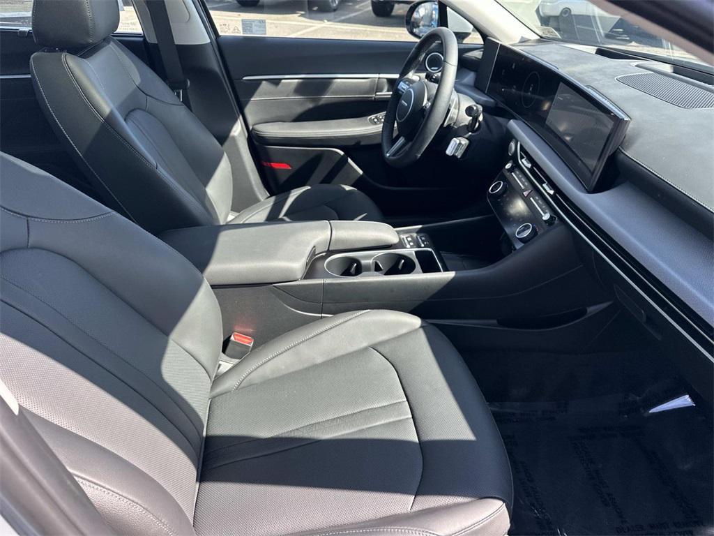used 2025 Hyundai Sonata Hybrid car, priced at $33,400