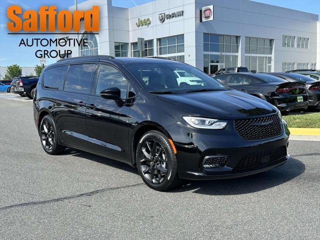 new 2024 Chrysler Pacifica car, priced at $42,076