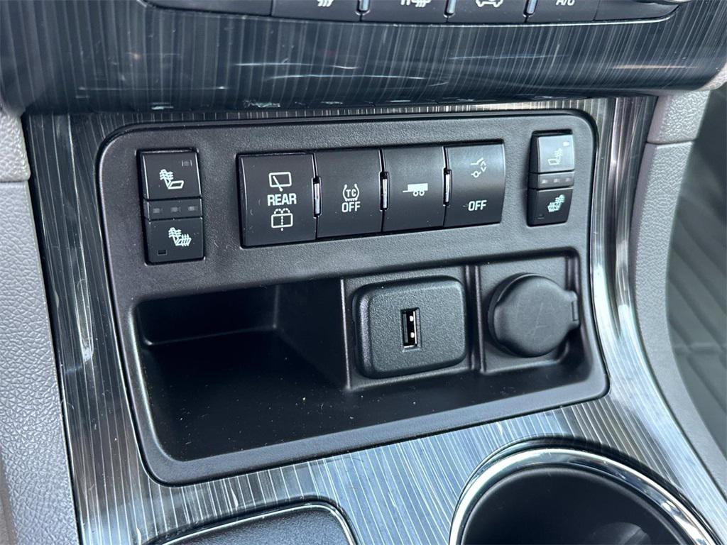 used 2015 Chevrolet Traverse car, priced at $12,500