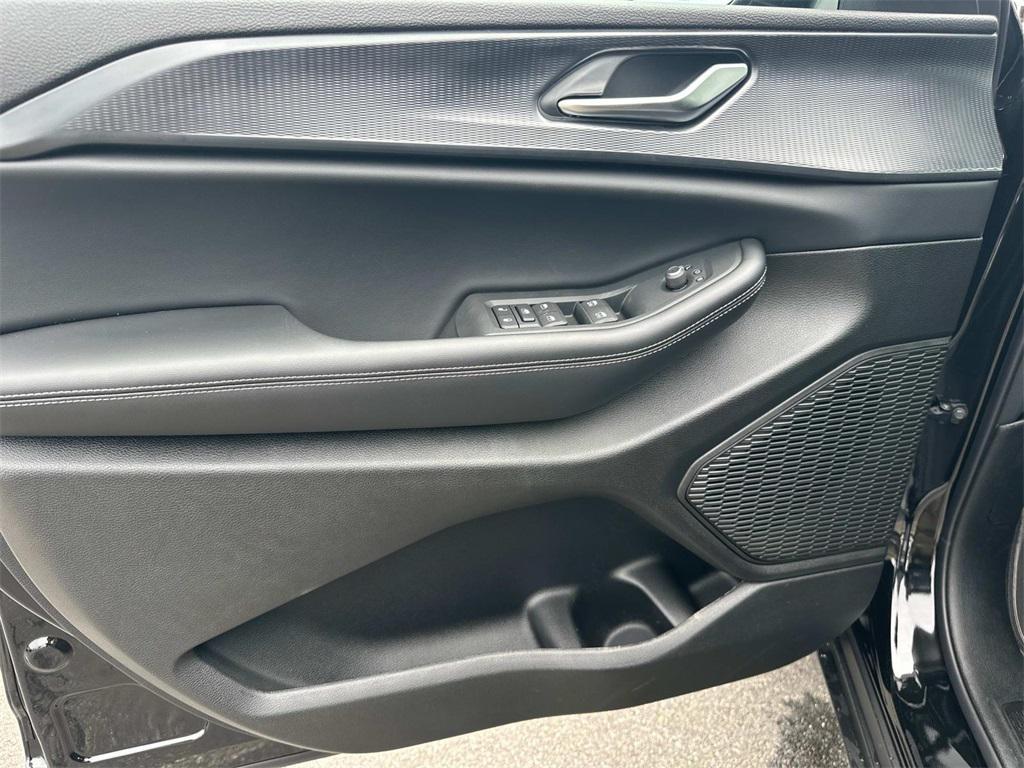 new 2025 Jeep Grand Cherokee L car, priced at $41,005