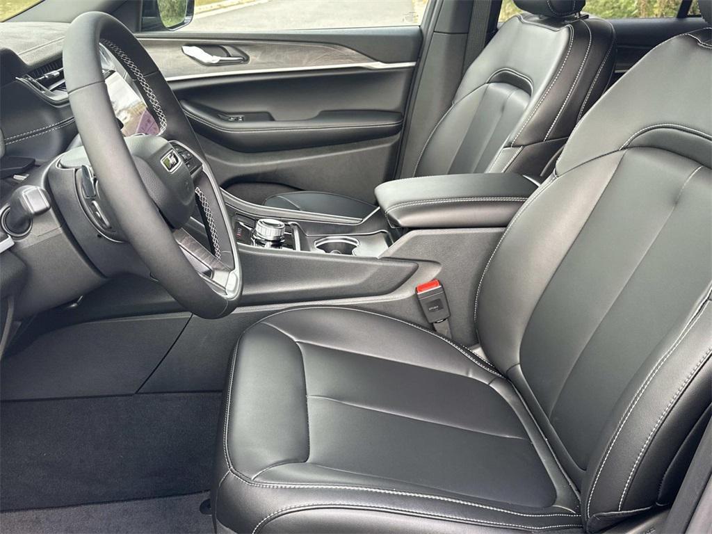 new 2025 Jeep Grand Cherokee car, priced at $42,655