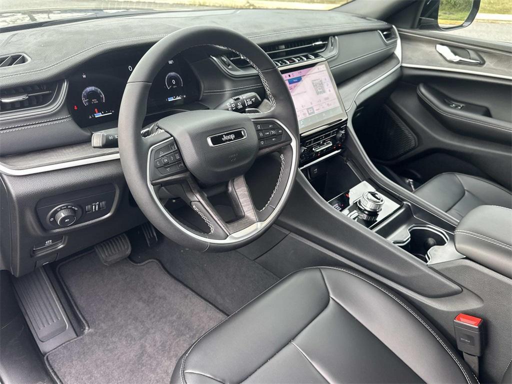 new 2025 Jeep Grand Cherokee car, priced at $42,655