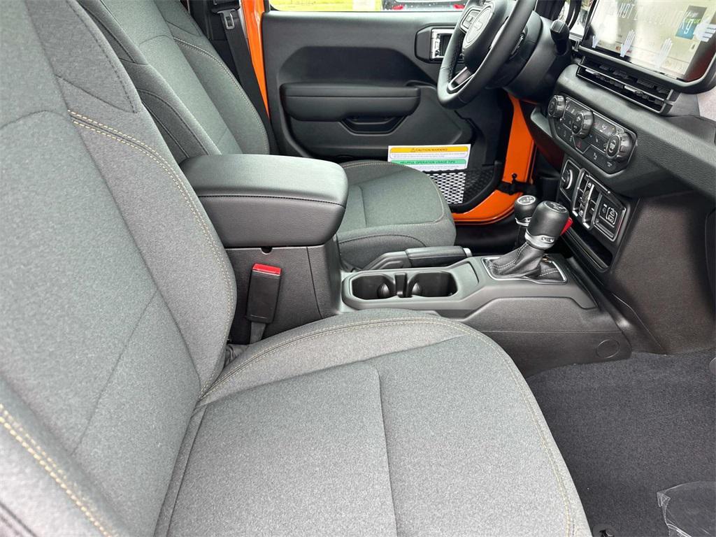new 2025 Jeep Wrangler car, priced at $47,093