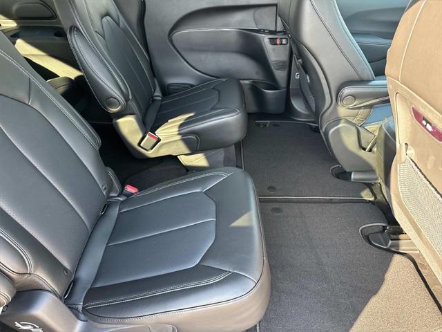 new 2025 Chrysler Pacifica car, priced at $40,977