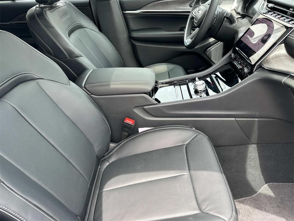 new 2025 Jeep Grand Cherokee car, priced at $49,055