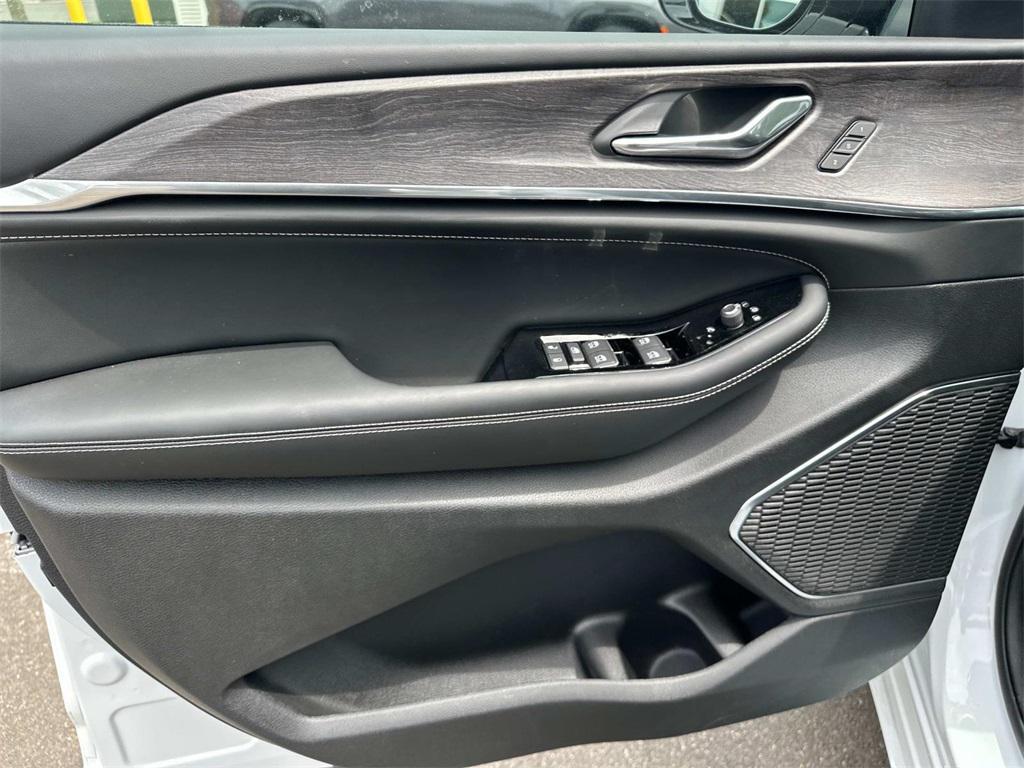 new 2025 Jeep Grand Cherokee car, priced at $49,055
