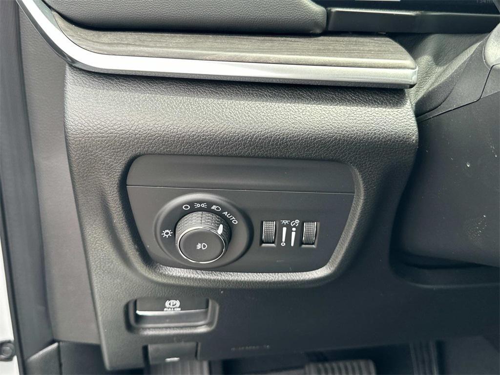 new 2025 Jeep Grand Cherokee car, priced at $49,055
