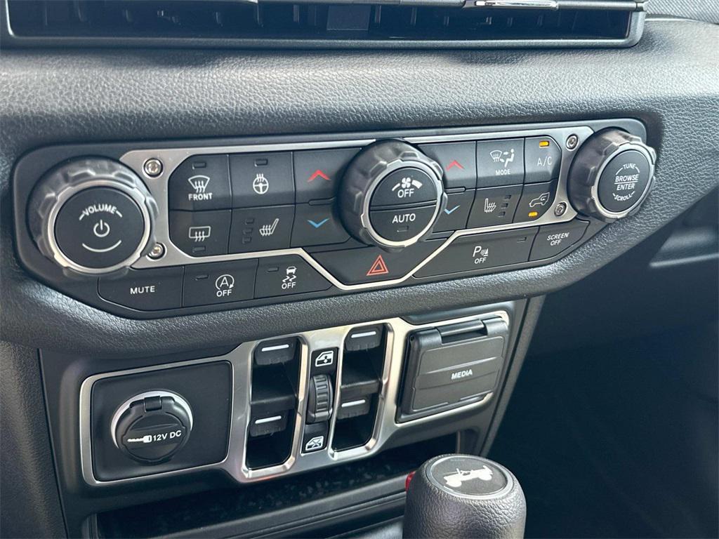 new 2025 Jeep Wrangler car, priced at $45,807