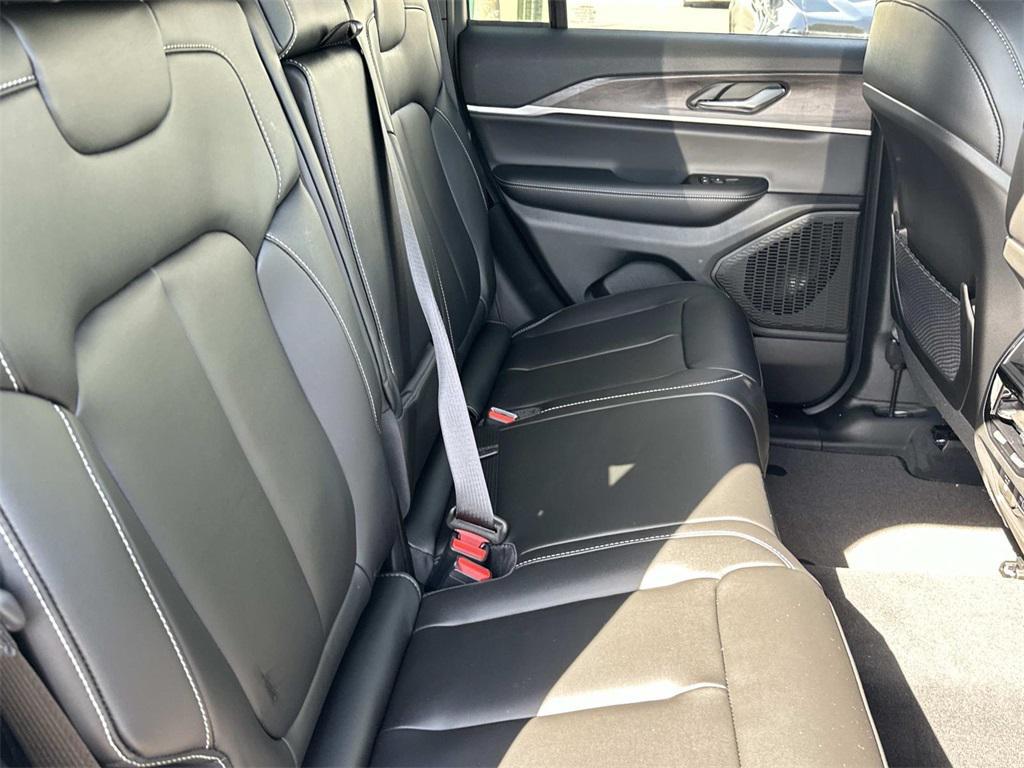 new 2025 Jeep Grand Cherokee car, priced at $43,655